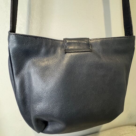Vintage Etienne Aigner Slate/Navy Leather Crossbody Bag – Timeless Grandmacore - Picture 4 of 13